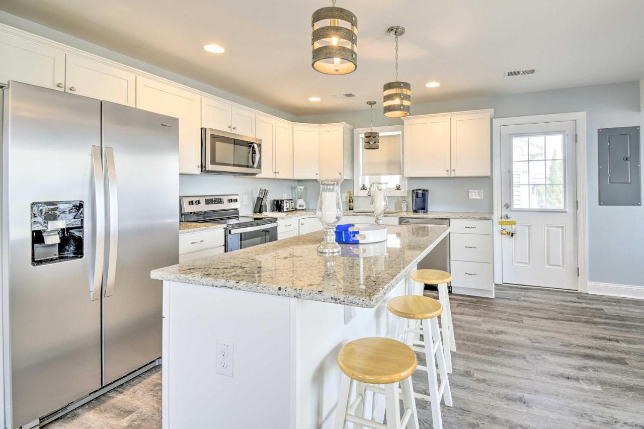 Freshly Remodeled Beach House, Steps To Shore サンセット・ビーチ エクステリア 写真